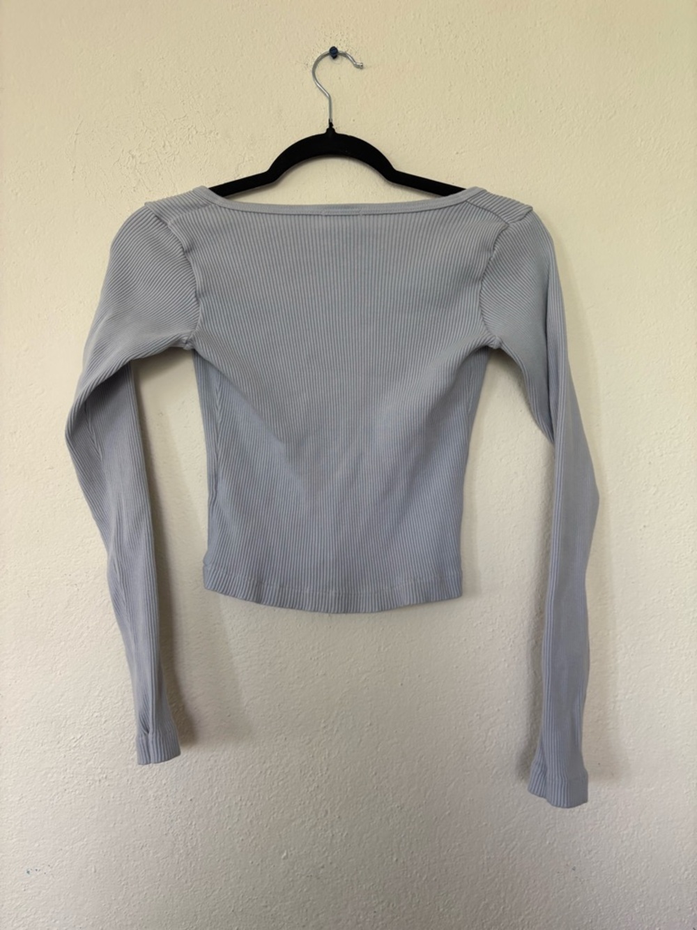 Brandy Melville Light Gray Ribbed Button-Front Long Sleeve Crop Top - Picture 2 of 3